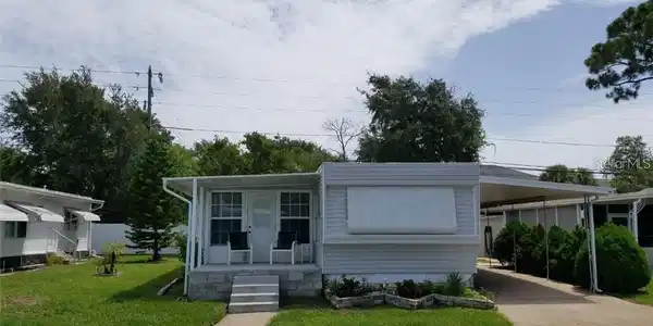 585 SKY HARBOR DRIVE