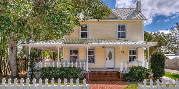 208 MARY AVENUE