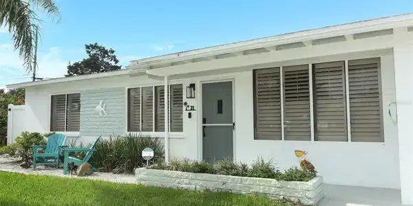 31 TROPICAL DR