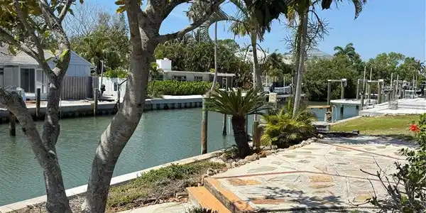 541 DE NARVAEZ DRIVE