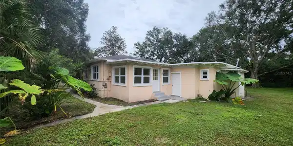486 OAK STREET