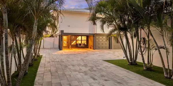 439 CAUSEWAY BOULEVARD