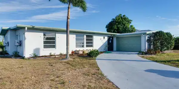 217 W TARPON BOULEVARD NW