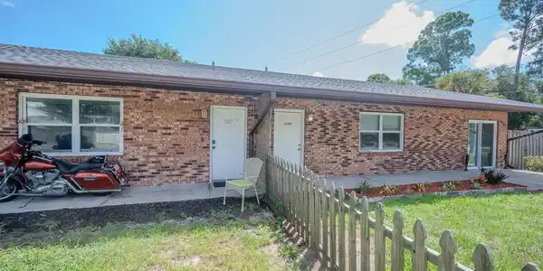 1527 & 1529 JUNIPER DRIVE