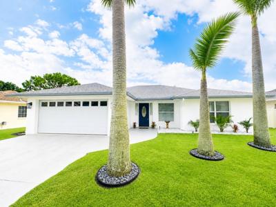 223 NE GOLF CLUB DRIVE