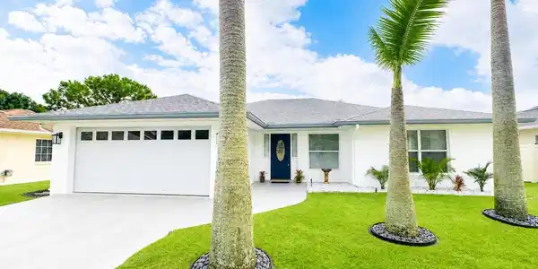 223 NE GOLF CLUB DRIVE