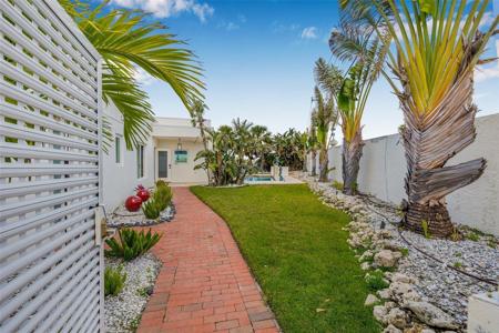 321 N BOULEVARD OF THE PRESIDENTS