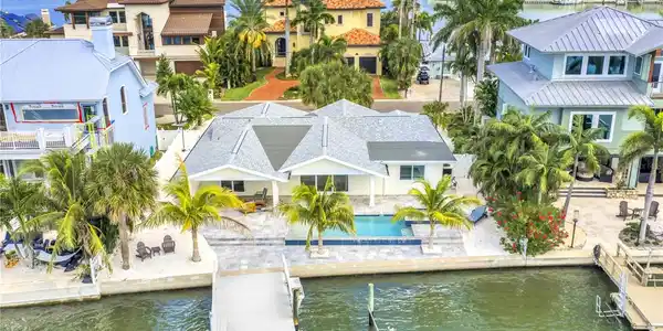 315 HARBOR DRIVE