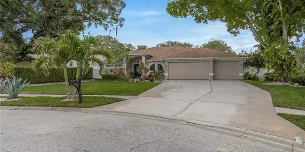 727 HIDDEN LAKE DRIVE