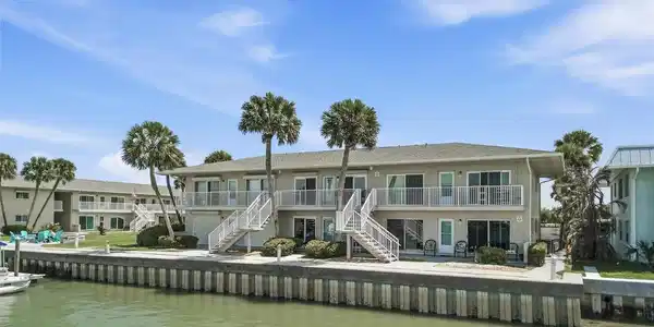 335 N CAUSEWAY