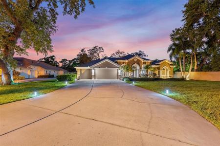 512 CREEKSIDE COURT