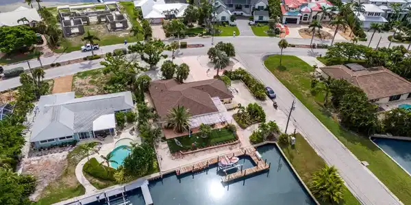 646 KEY ROYALE DR