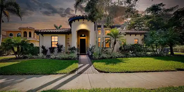 641 W VENICE AVENUE