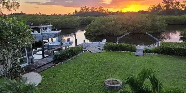 900 OXFORD DRIVE
