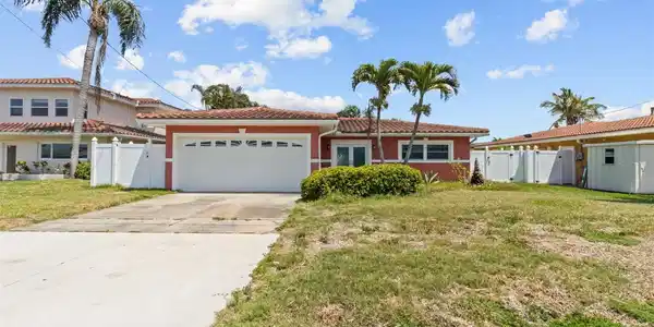 543 CRYSTAL DRIVE