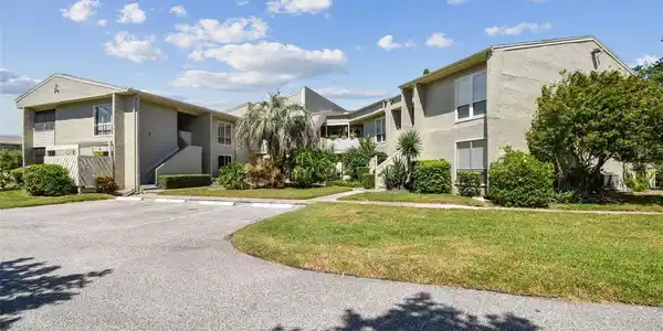 424 WINDRUSH BAY DRIVE