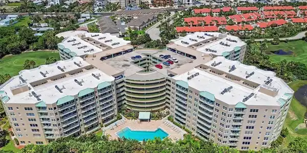 4 OCEANS WEST BLVD