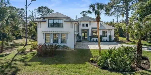 960 HIGHLAND CIRCLE