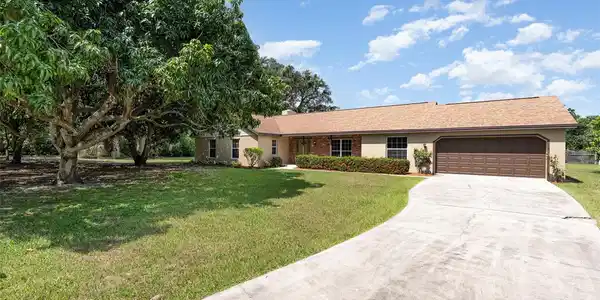 4245 HILLVIEW CIRCLE