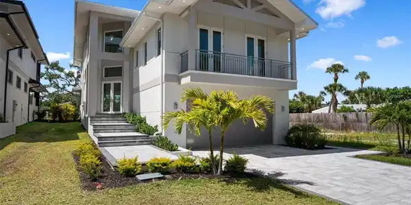 533 VENICE LANE