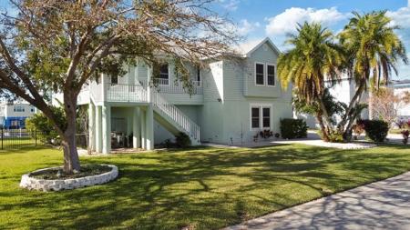 3207 HIBISCUS DRIVE
