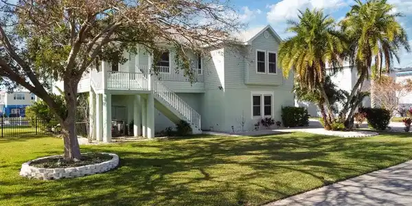 3207 HIBISCUS DRIVE