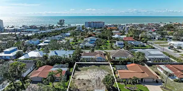 608 HIBISCUS DRIVE