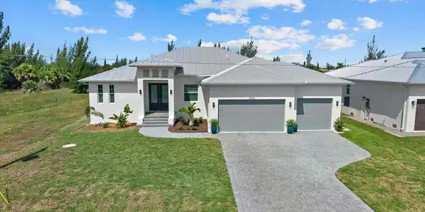 8086 CLYDE CIRCLE