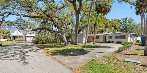 404 S BARBARA LANE