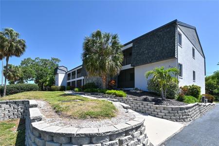 2124 N TAMIAMI TRAIL