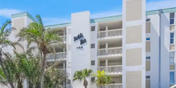 1100 TARPON CENTER DRIVE
