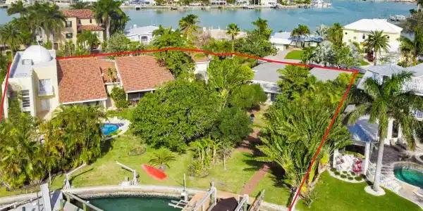 351 & 371 BATH CLUB BOULEVARD N