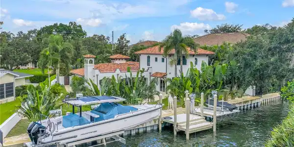 145 BAY POINT DRIVE NE