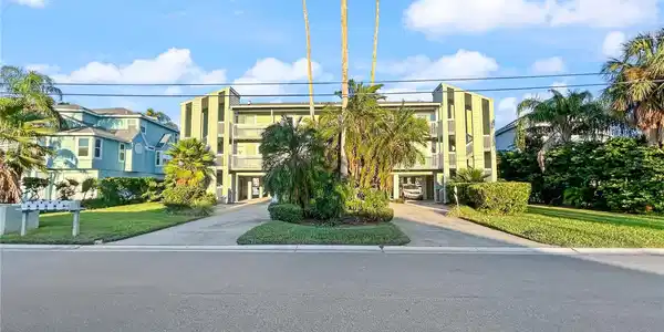 2505 BAY BOULEVARD