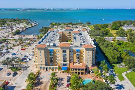 1064 N TAMIAMI TRAIL