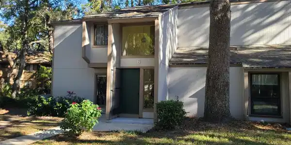 6 MID OAKS CIRCLE