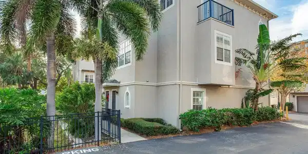 2606 ESPANA COURT