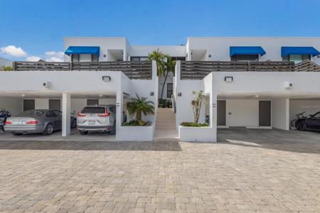 806 BAYPORT WAY