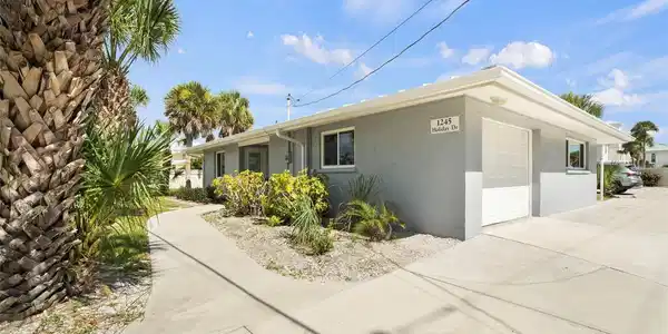 1245 HOLIDAY DRIVE
