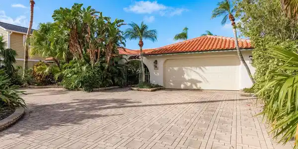 3546 SEAWAY DRIVE