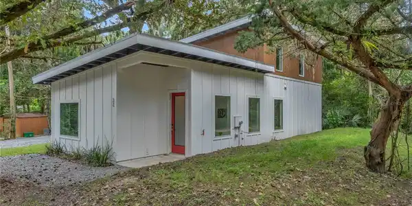 32 SANCHEZ AVENUE