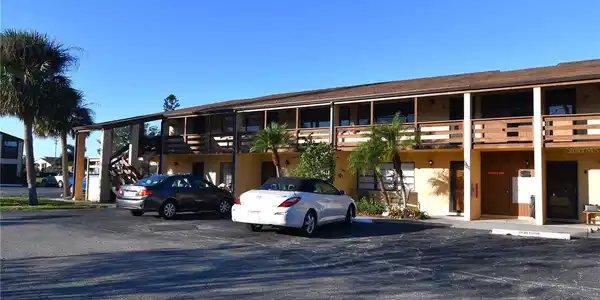 11 QUAILS RUN BOULEVARD