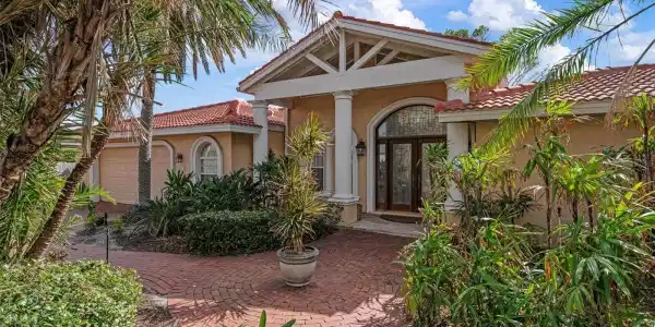 589 FLAMINGO DRIVE