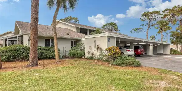 405 PINEBROOK CRESCENT