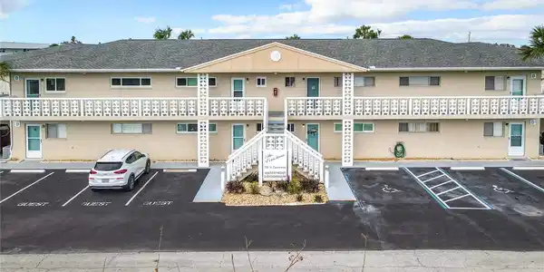 335 N CAUSEWAY