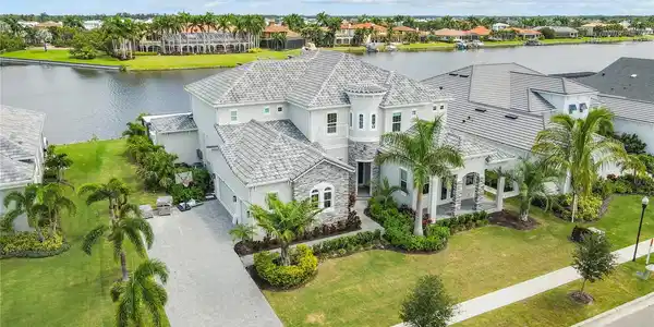 811 MANNS HARBOR DRIVE