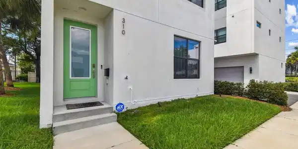 310 N OREGON AVENUE