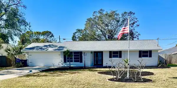 6216 FAIRWAY BOULEVARD