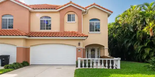 6323 VISTA VERDE DRIVE E