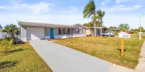 3253 COLUMBUS DRIVE